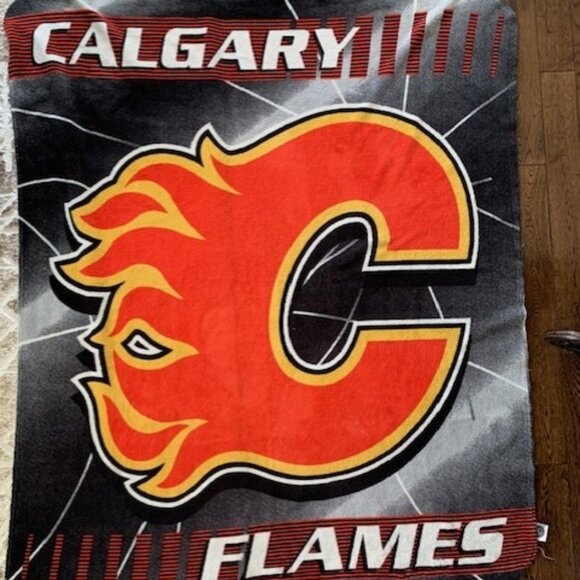 CALGARY FLAMES LIGHT WEIGHT BLANKET (58X47 INCH) - Picture 2 of 3